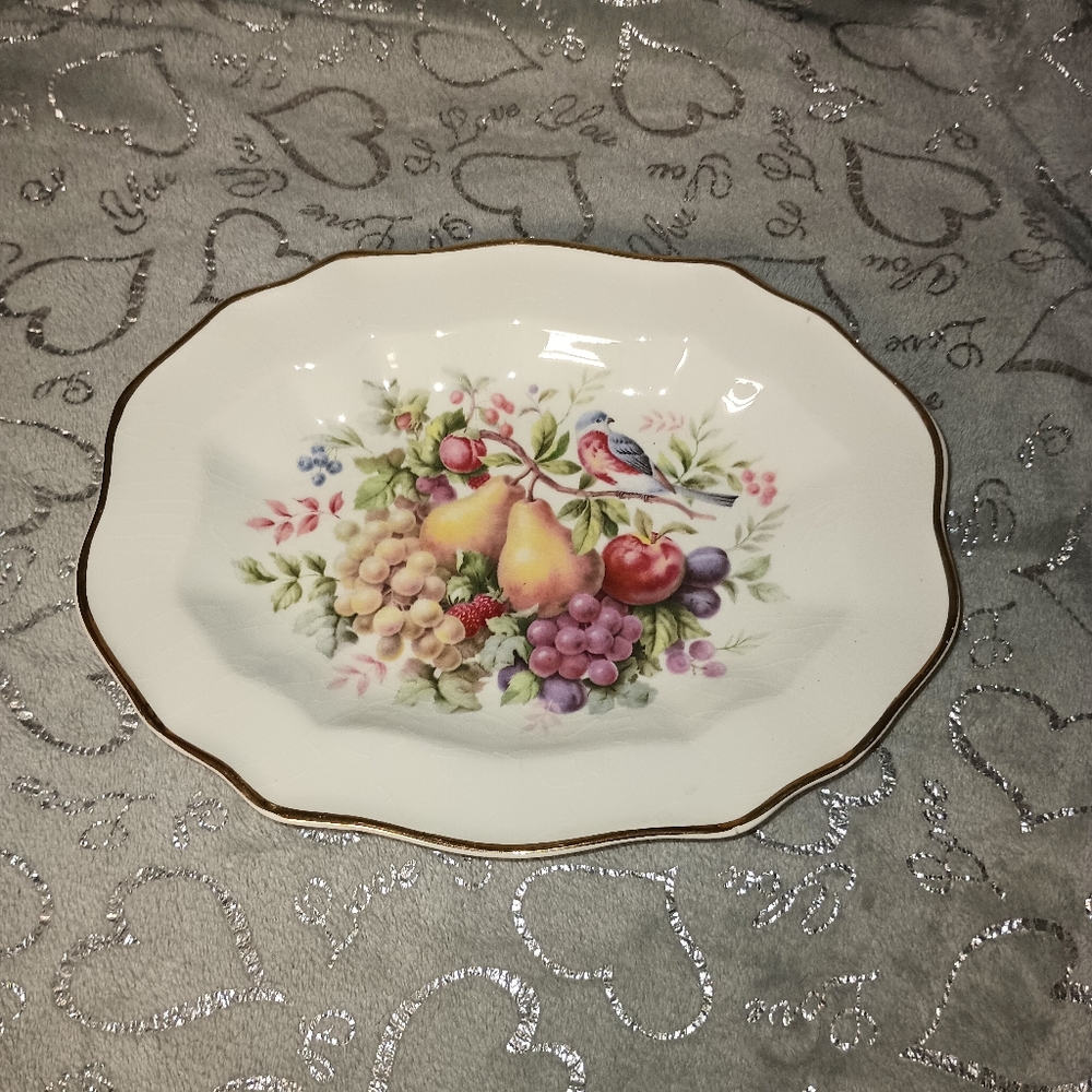 Vintage 1976 Avon Fruit Plate